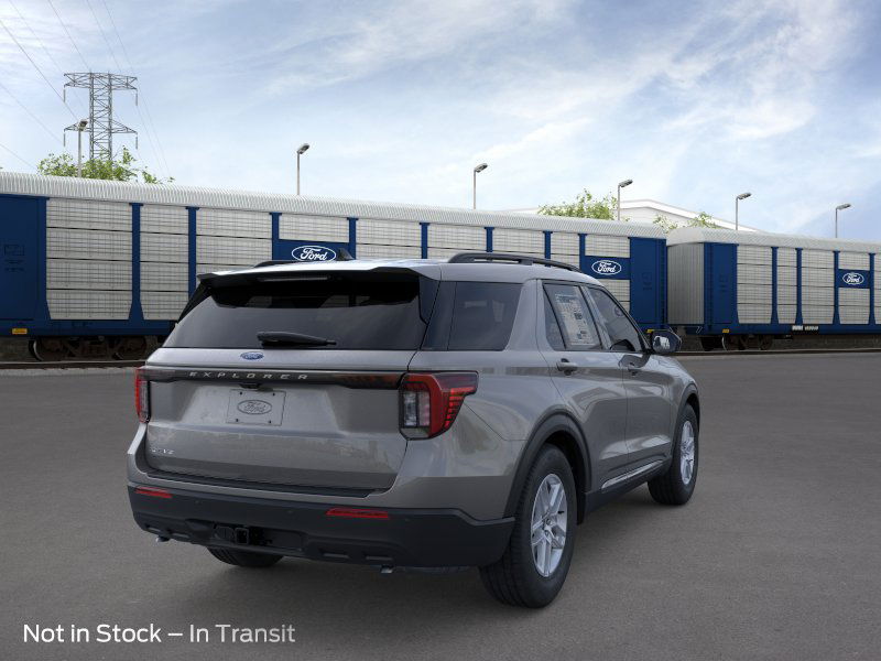 2025 Ford Explorer photo 8