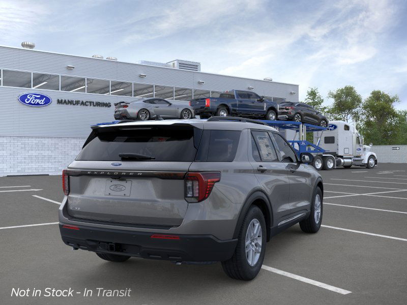 2025 Ford Explorer photo 4