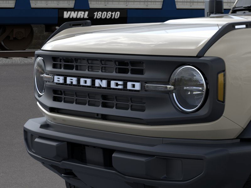 2025 Ford Bronco Base photo 17