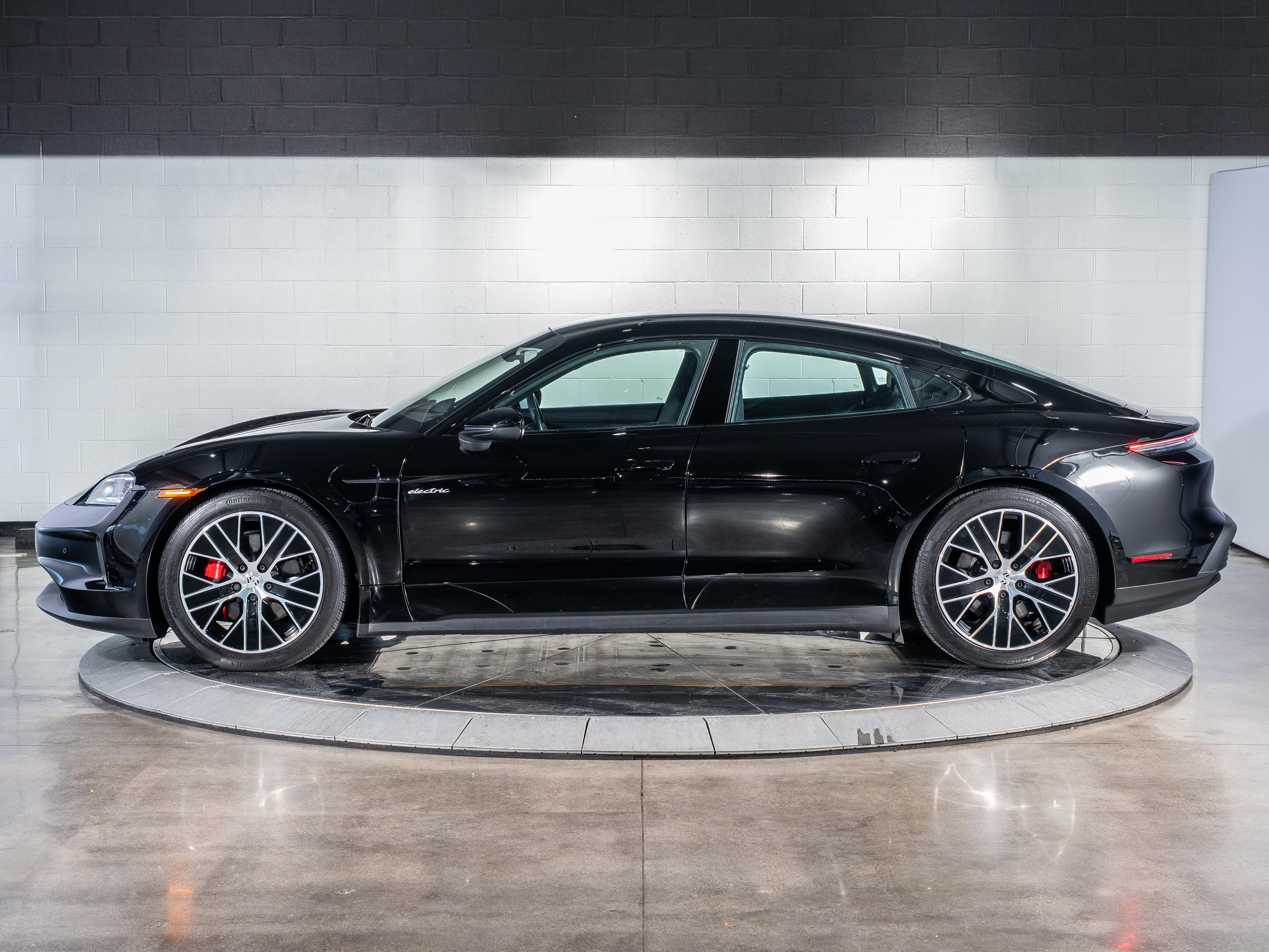 2025 Porsche Taycan 4S photo 2