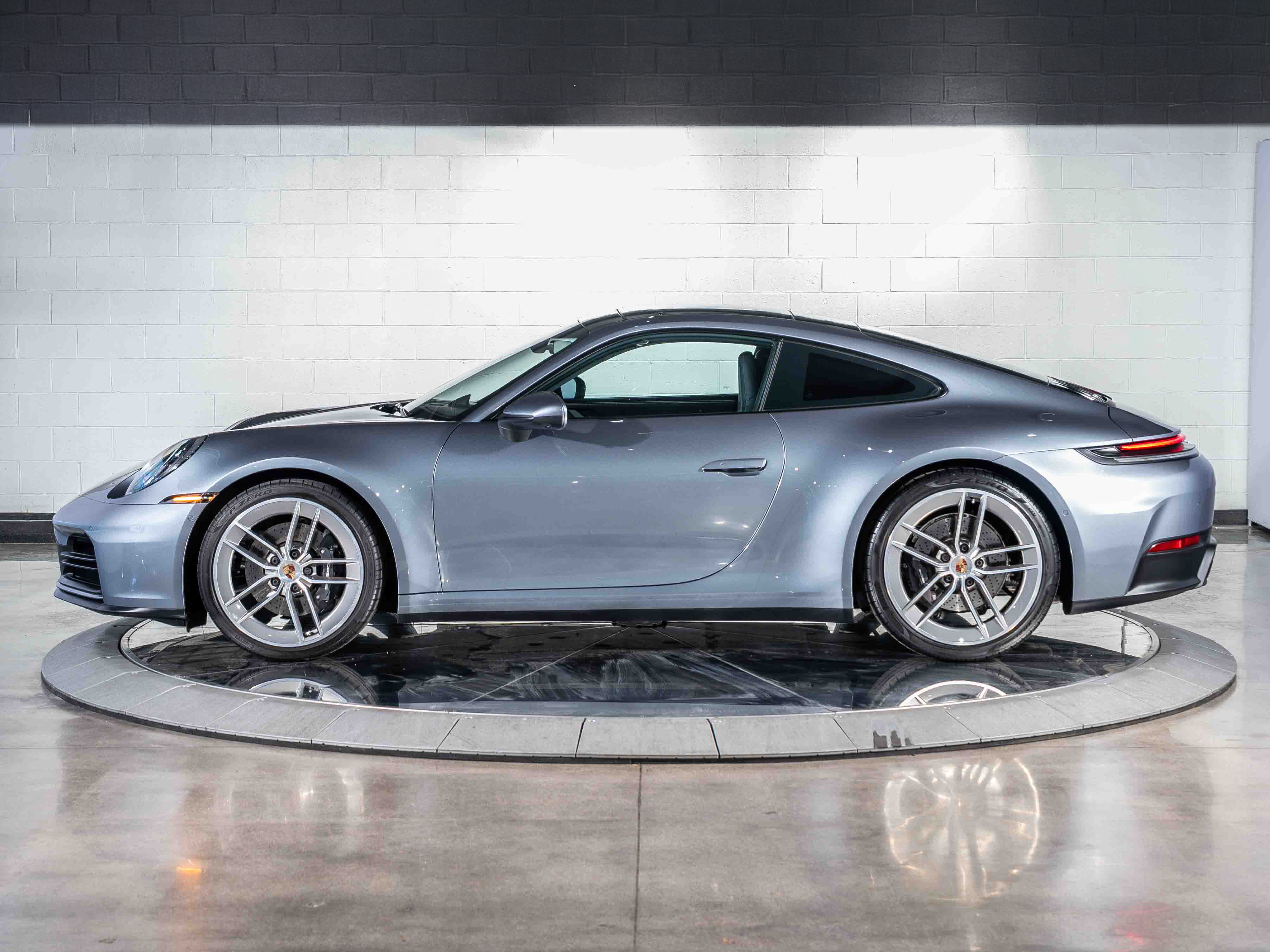 2025 Porsche 911 photo 2