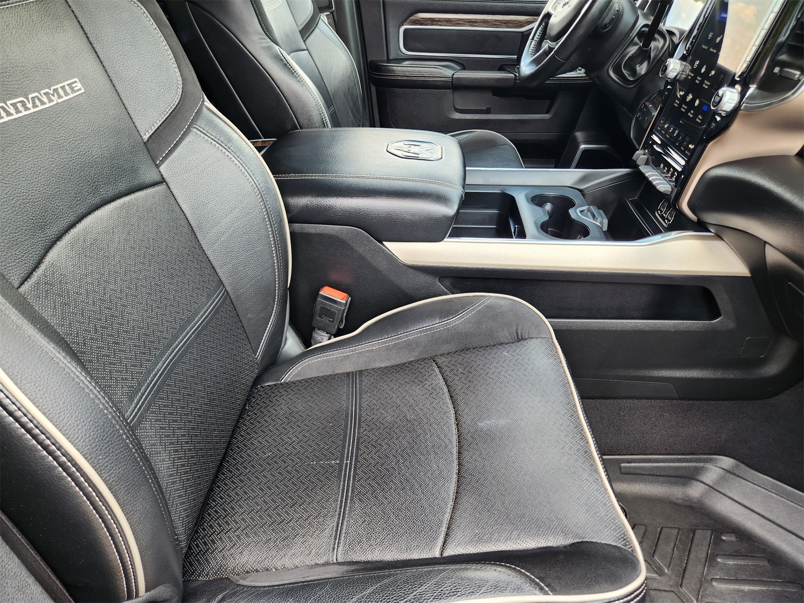2021 Ram 2500 Laramie photo 11