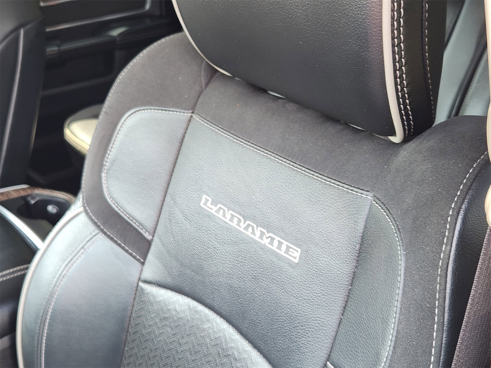 2021 Ram 2500 Laramie photo 12