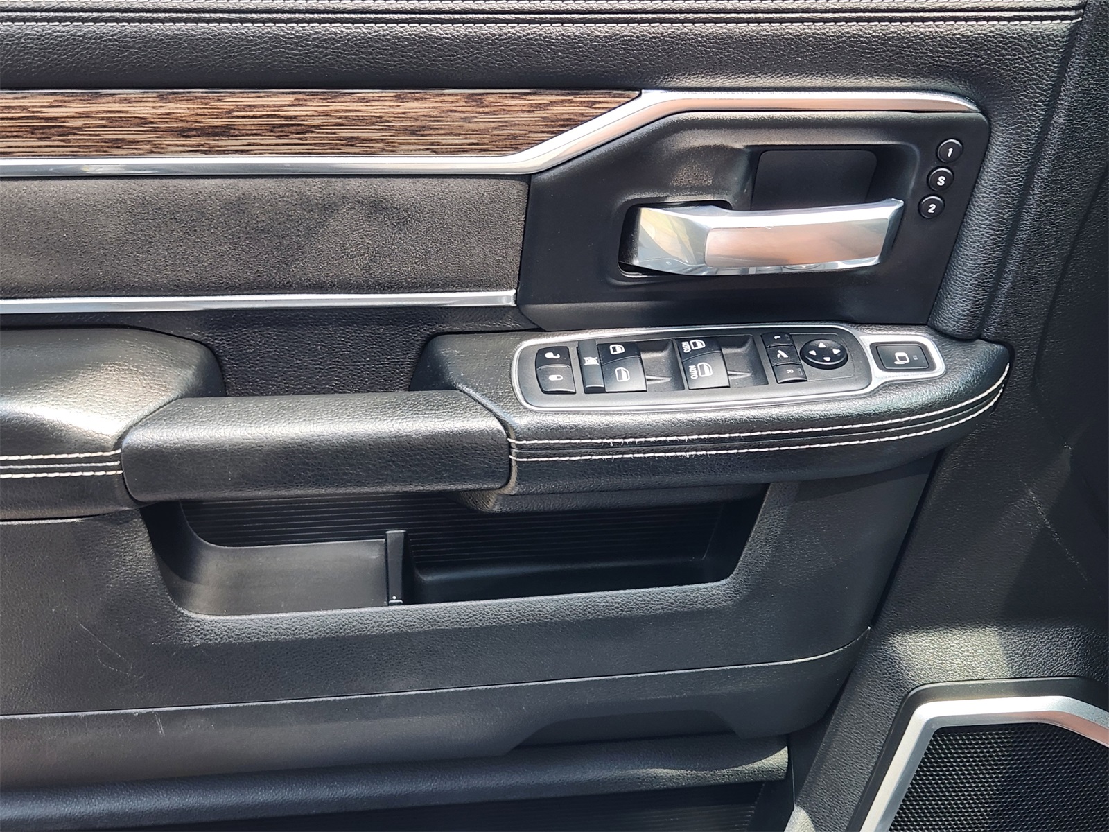 2021 Ram 2500 Laramie photo 19