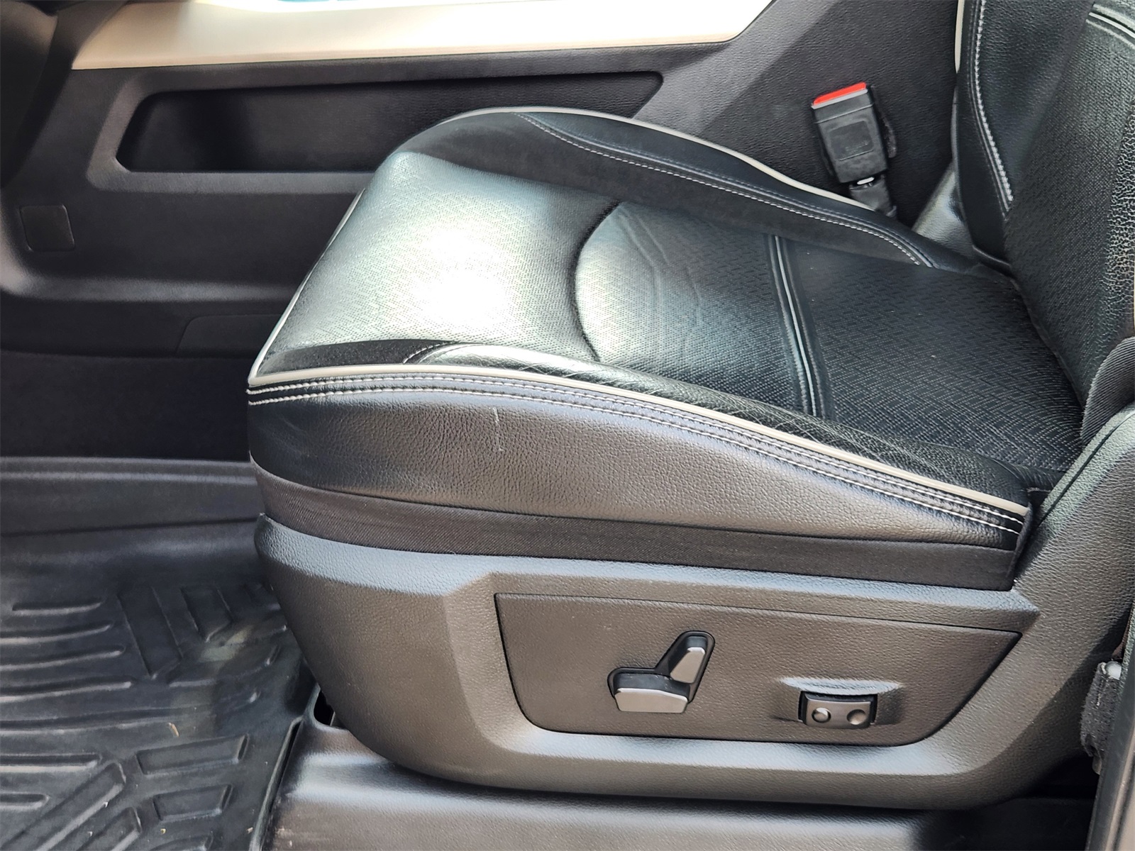 2021 Ram 2500 Laramie photo 20