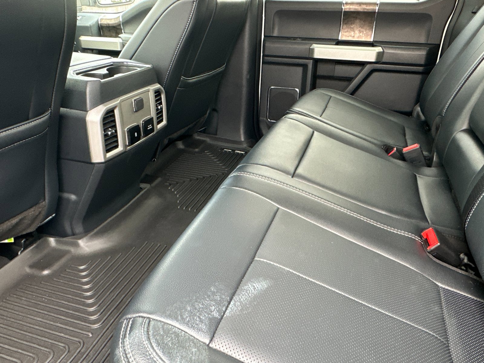 2022 Ford F-350 Lariat photo 11