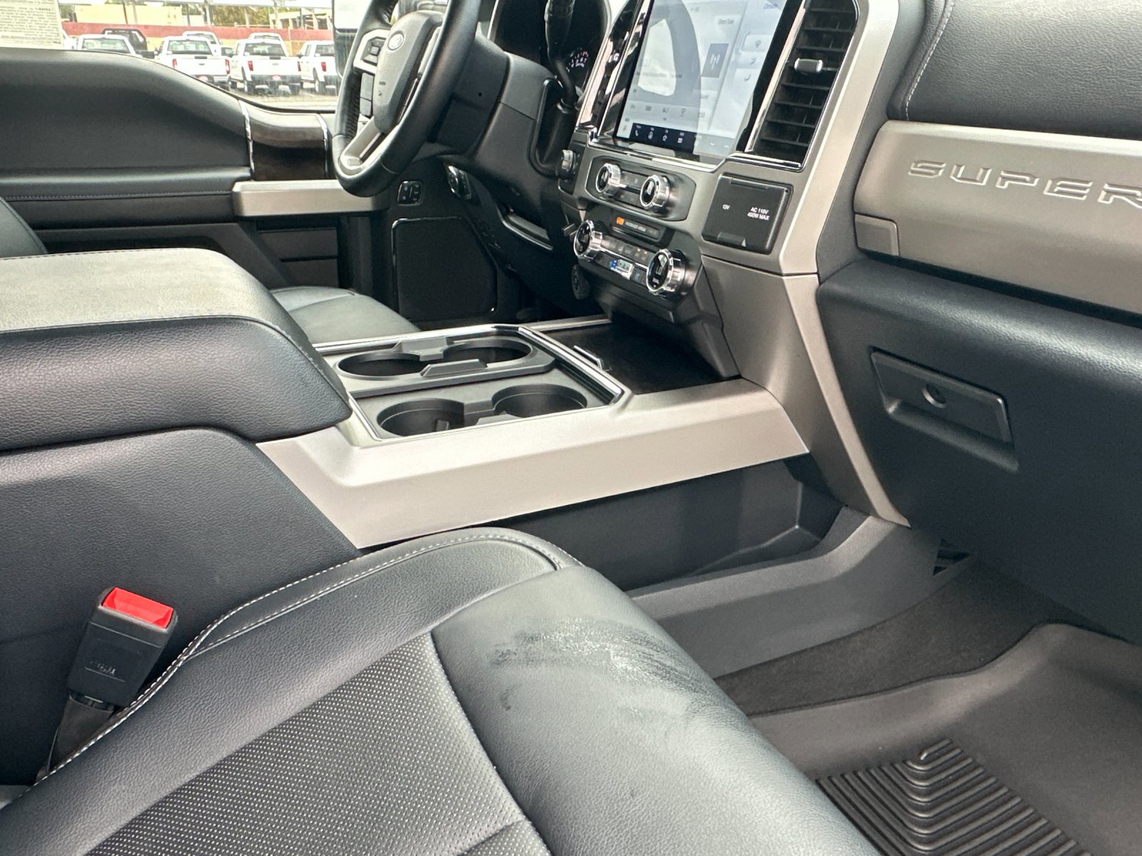 2022 Ford F-350 Lariat photo 14