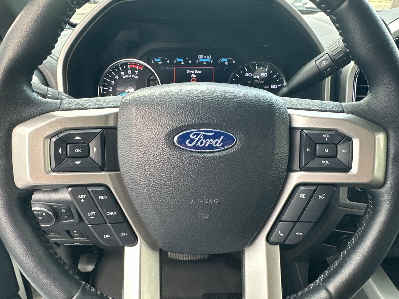 2022 Ford F-350 Lariat photo 22