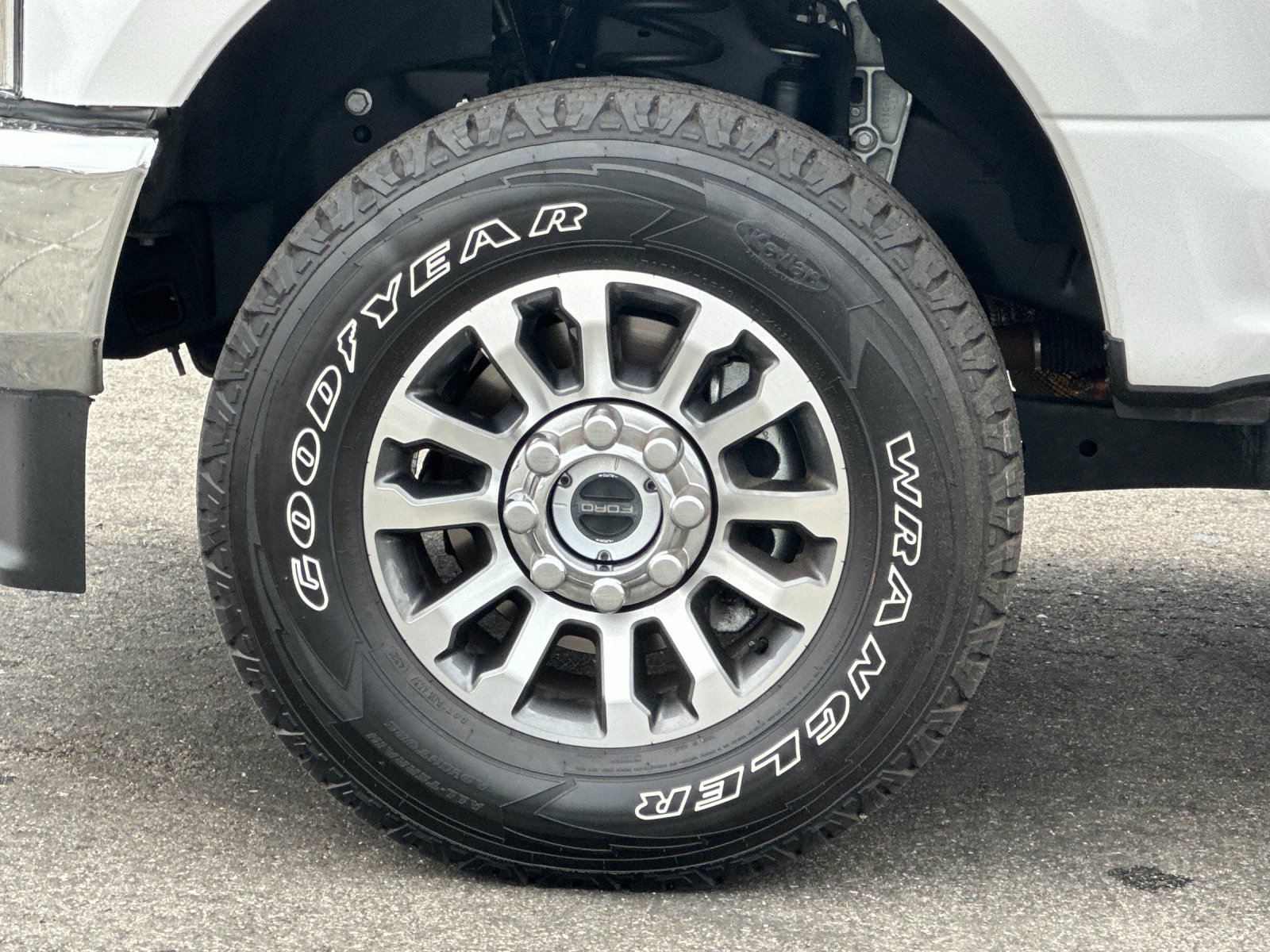 2022 Ford F-350 Lariat photo 24