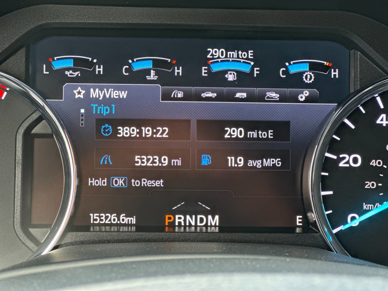 2022 Ford F-350 Lariat photo 25