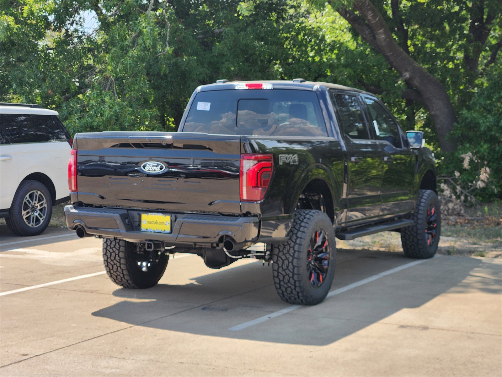 2025 Ford F-150 Lariat photo 4