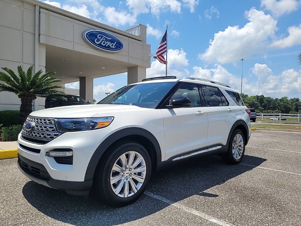2024 Ford Explorer Limited's photo