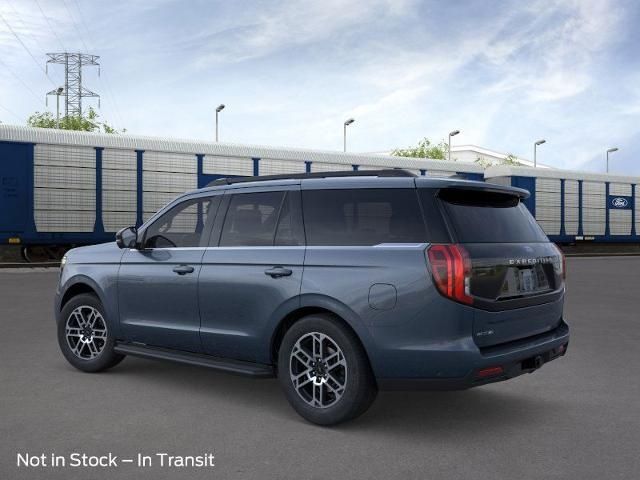 2025 Ford Expedition photo 2
