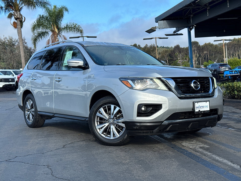 2019 Nissan Pathfinder SL photo 2
