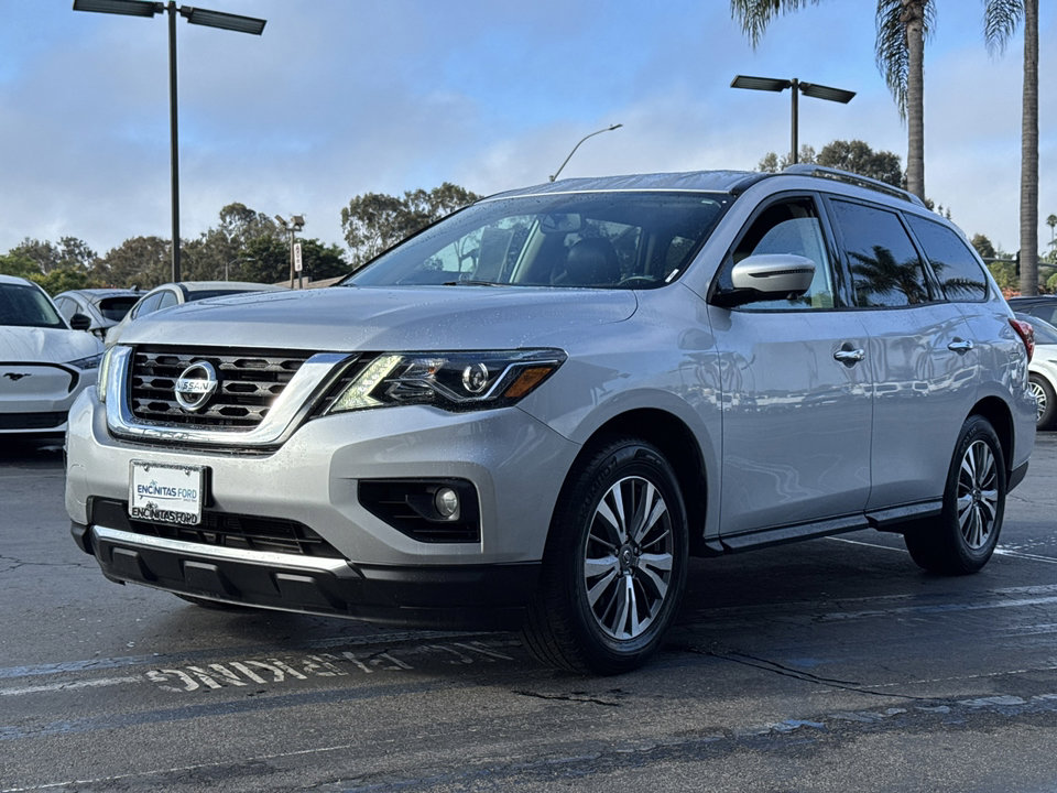2019 Nissan Pathfinder SL photo 4