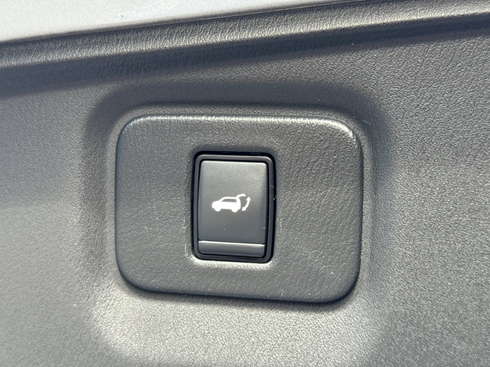 2019 Nissan Pathfinder SL photo 9
