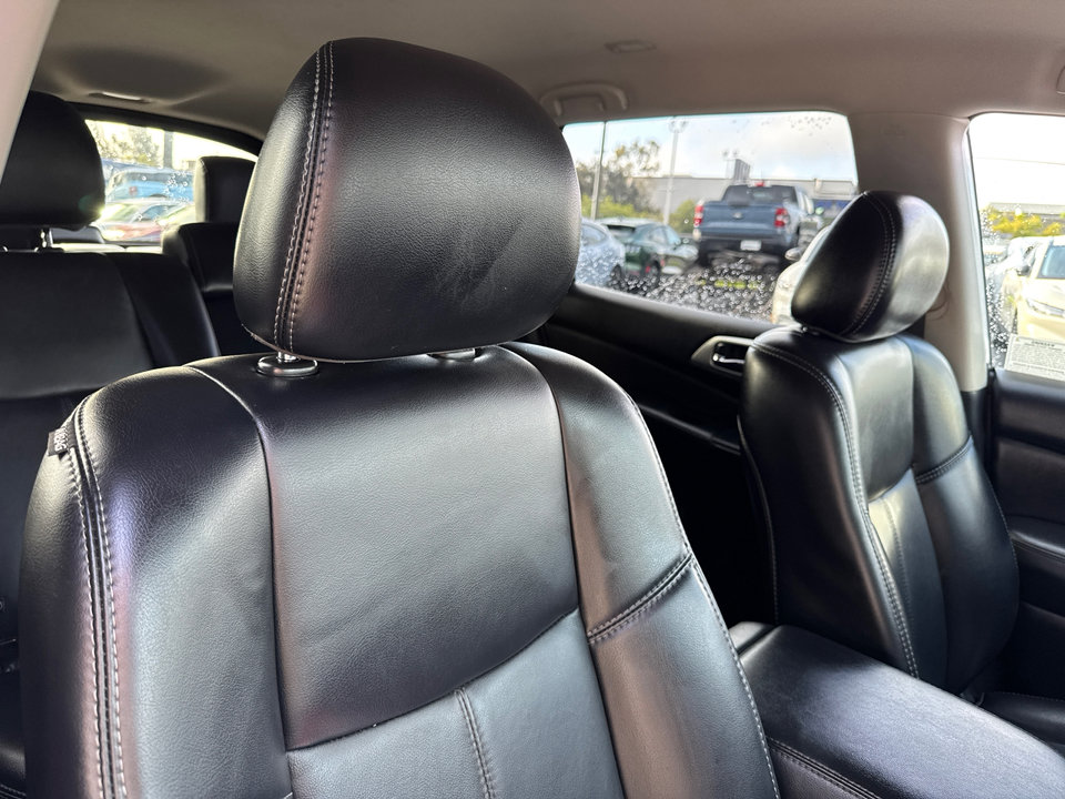 2019 Nissan Pathfinder SL photo 13