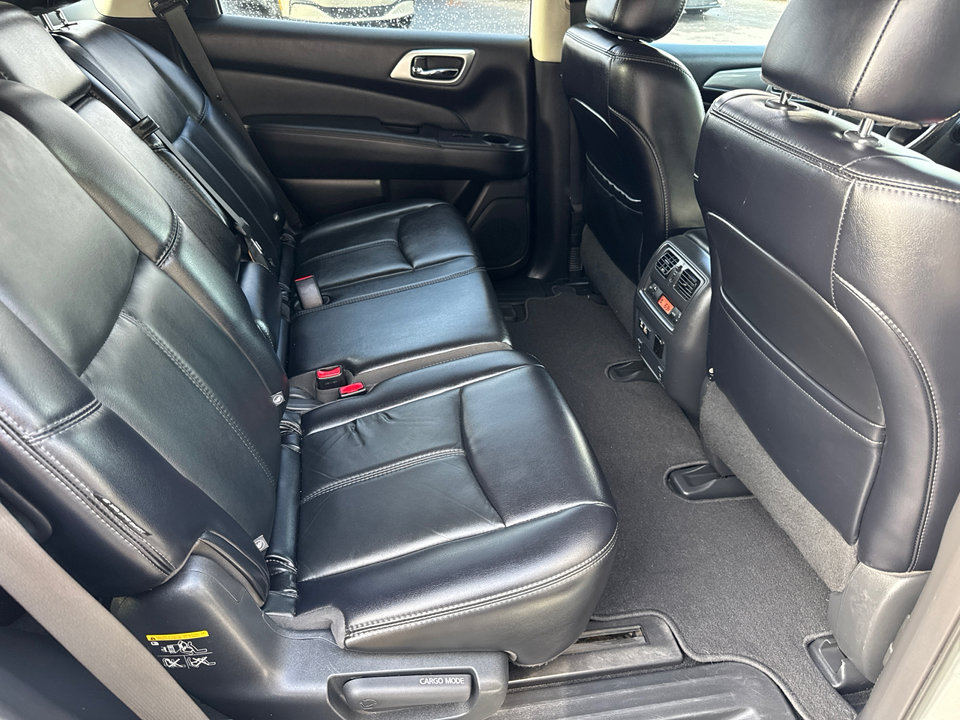 2019 Nissan Pathfinder SL photo 14