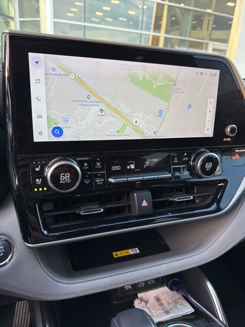 2023 Toyota Highlander Platinum photo 3
