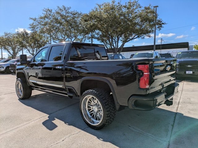 2024 Chevrolet Silverado 2500HD High Country photo 2
