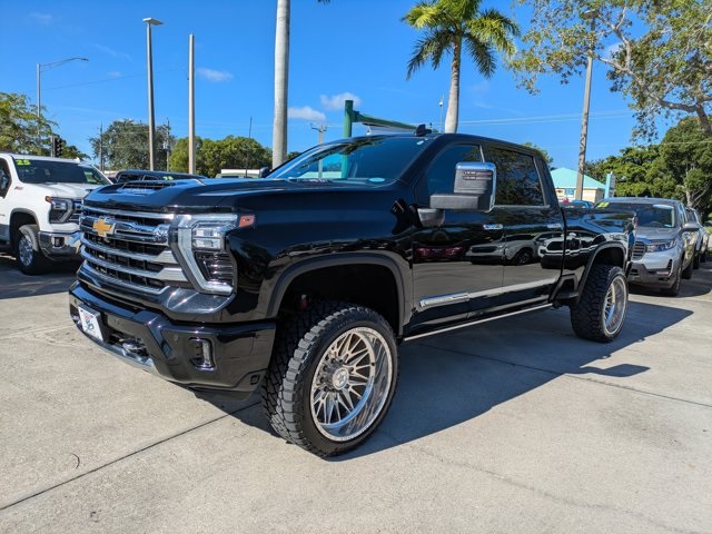 2024 Chevrolet Silverado 2500HD High Country photo 3
