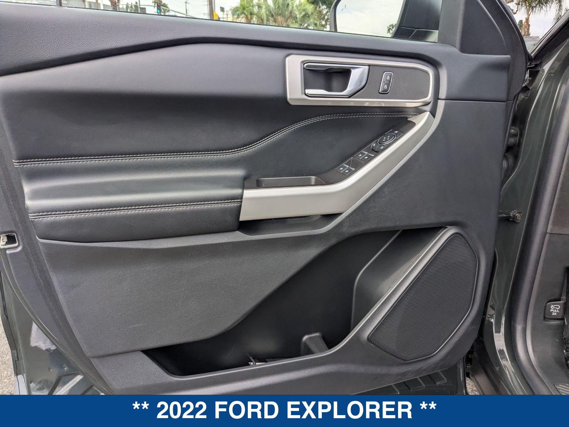 2022 Ford Explorer XLT photo 10