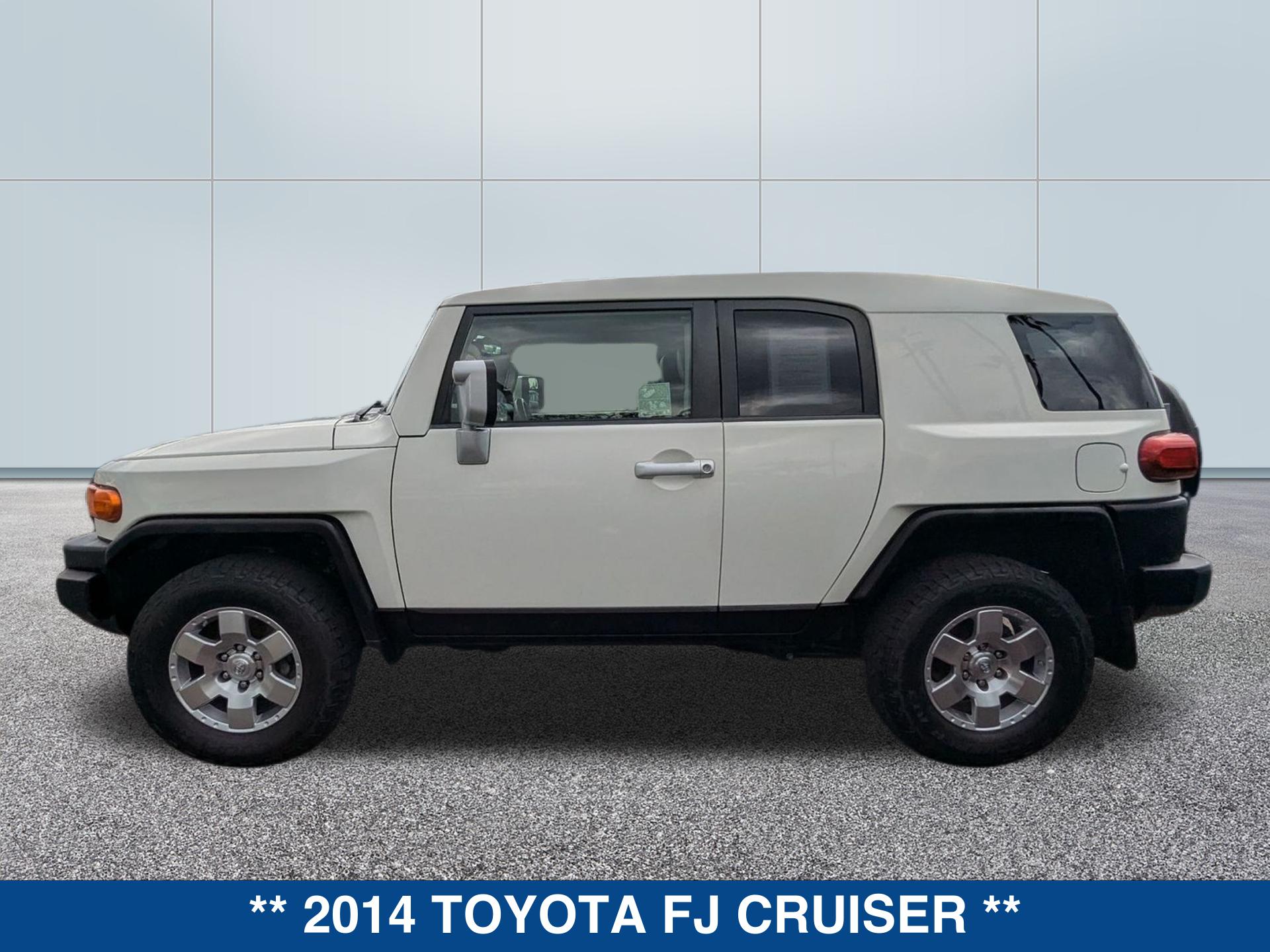 2014 Toyota FJ Cruiser Base photo 2
