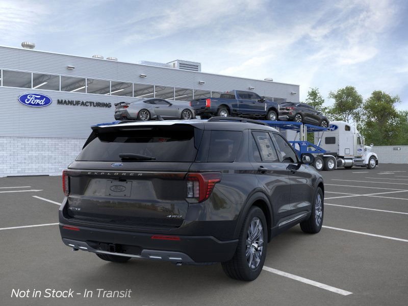 2025 Ford Explorer photo 4
