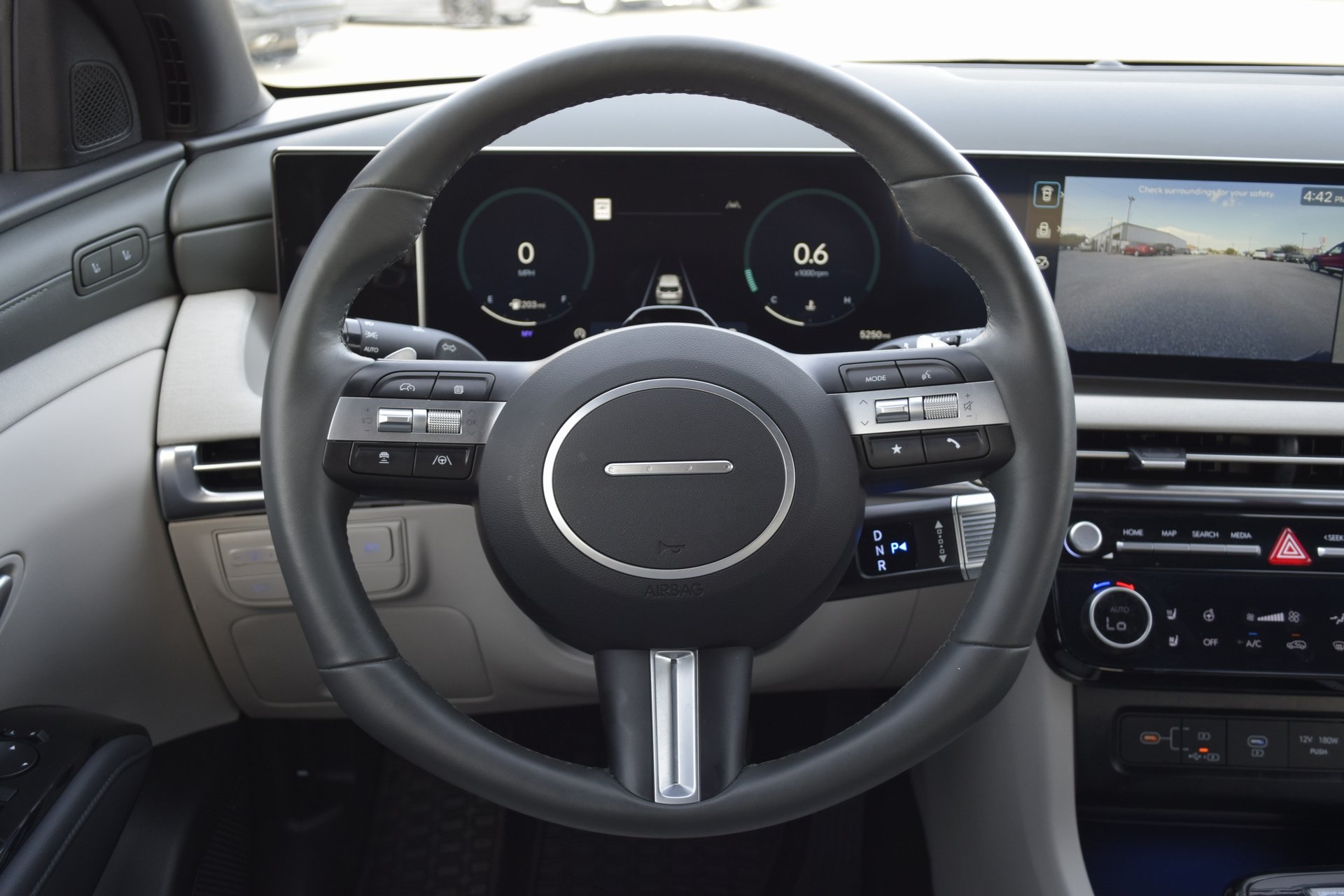 2025 Hyundai Tucson Limited photo 6