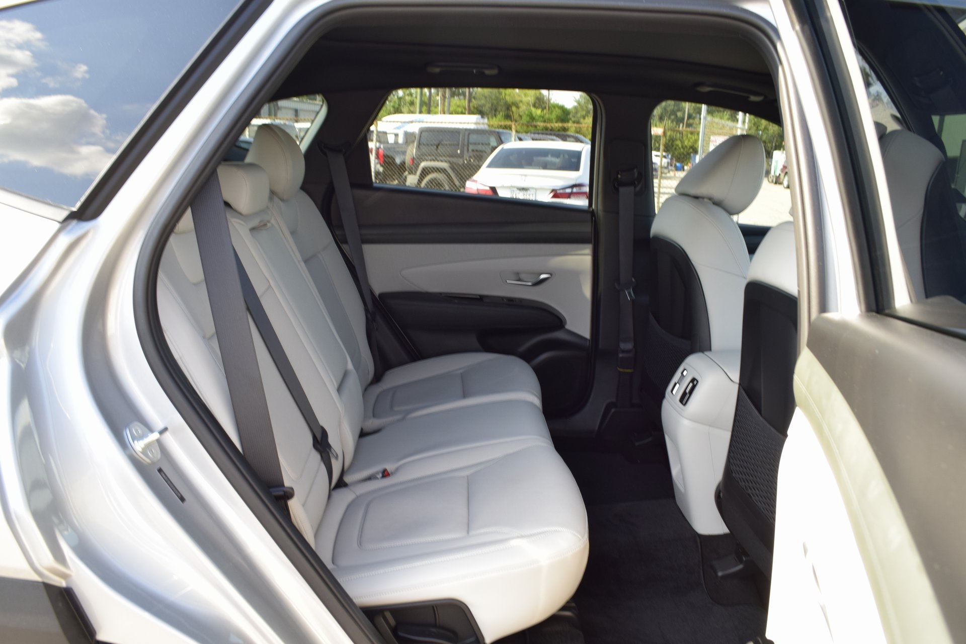 2025 Hyundai Tucson Limited photo 17