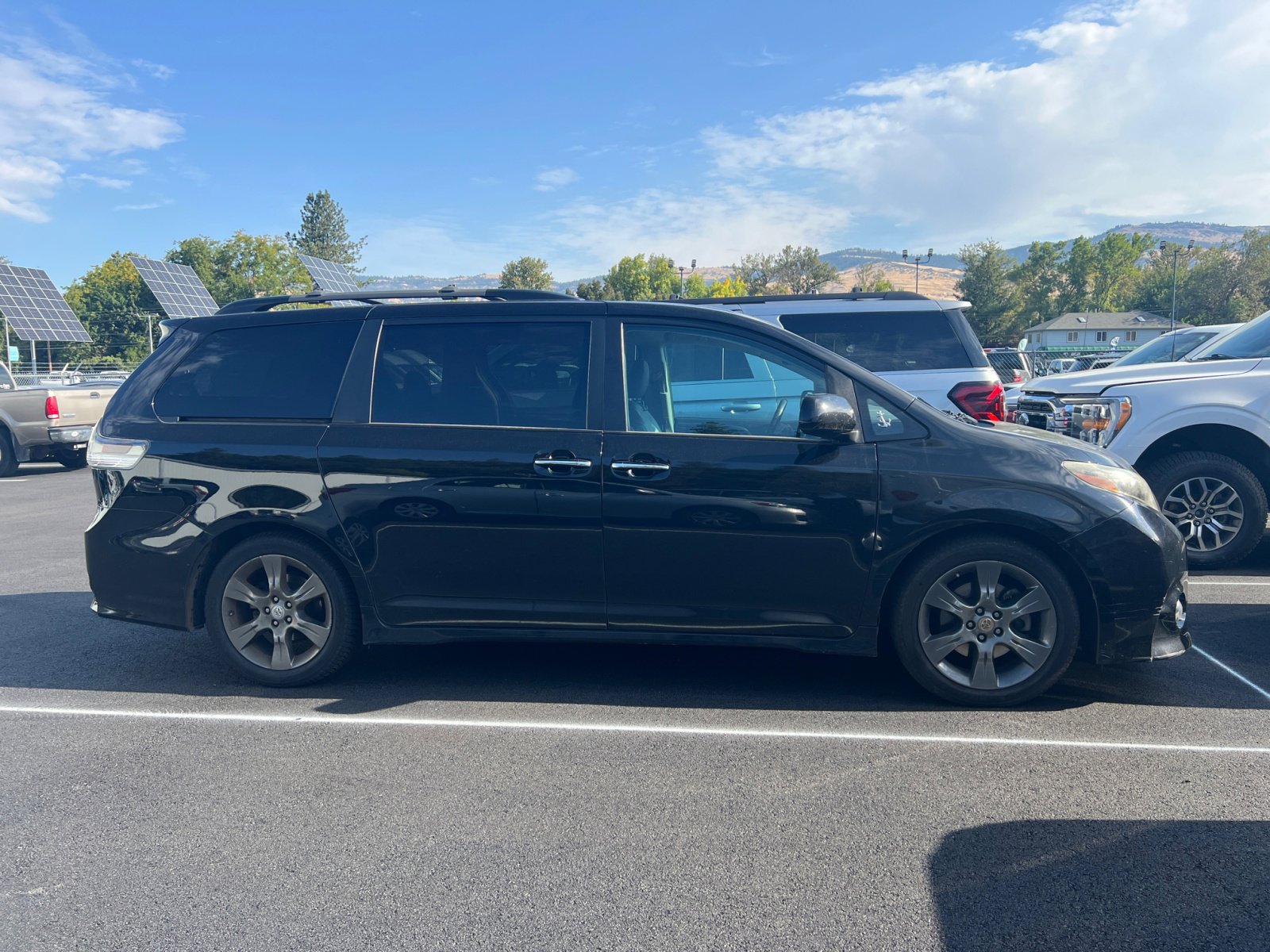 2015 Toyota Sienna SE photo 2