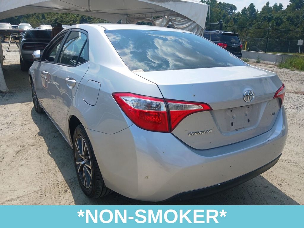 2016 Toyota Corolla LE photo 3