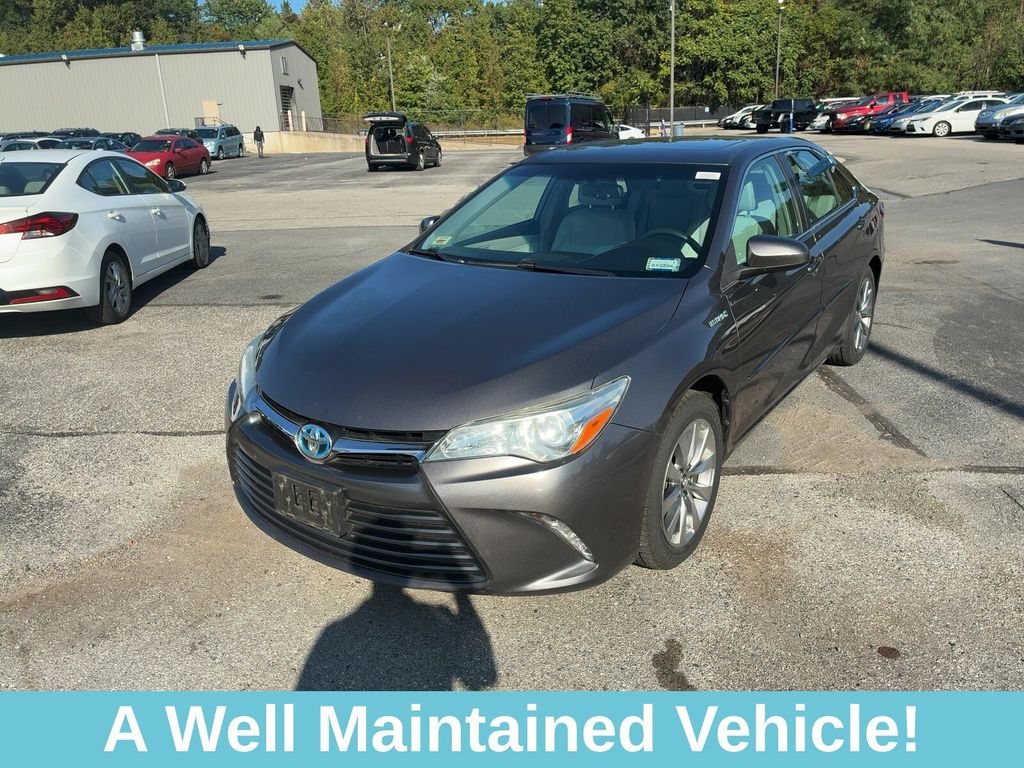 2016 Toyota Camry Hybrid XLE photo 3
