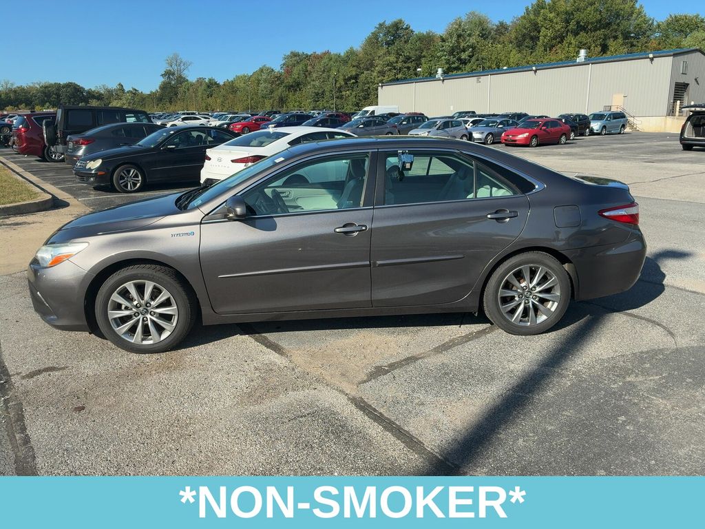 2016 Toyota Camry Hybrid XLE photo 4