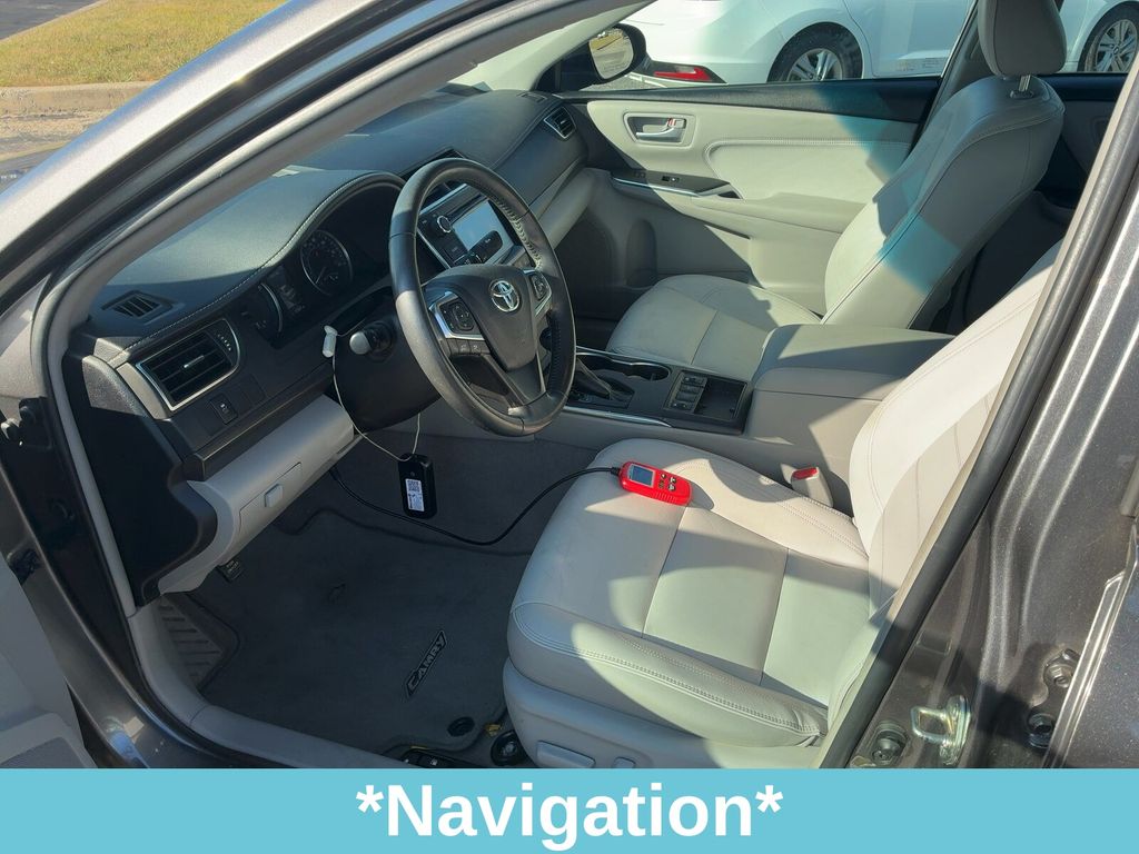 2016 Toyota Camry Hybrid XLE photo 13