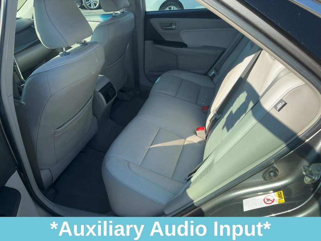 2016 Toyota Camry Hybrid XLE photo 14