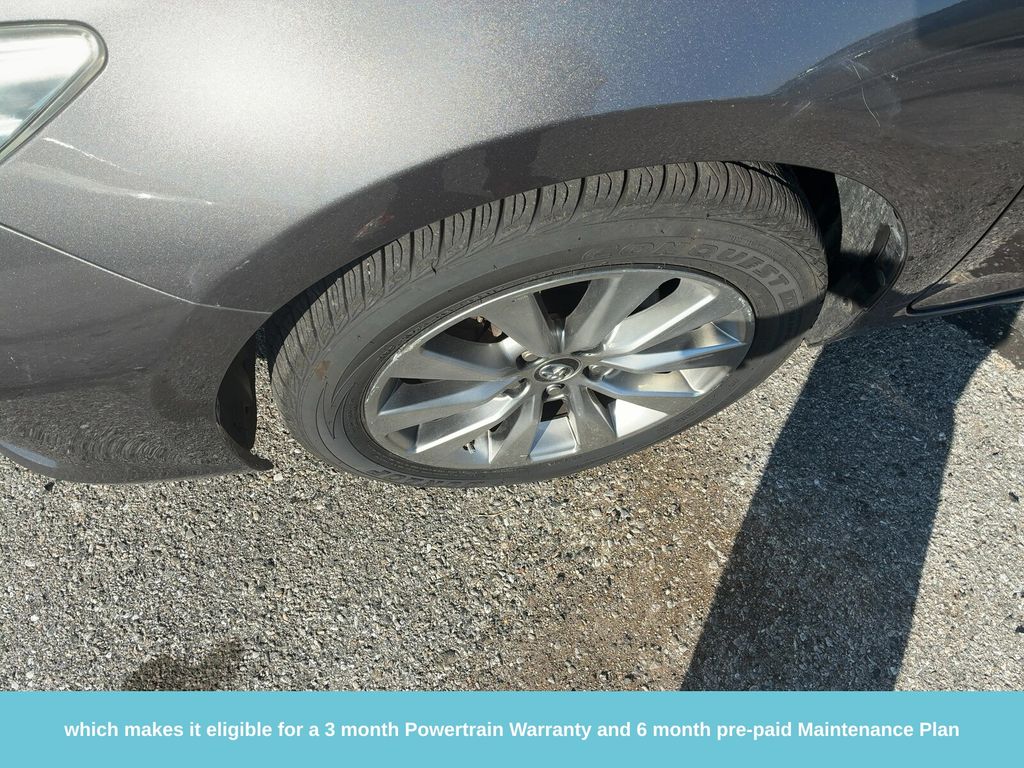 2016 Toyota Camry Hybrid XLE photo 17