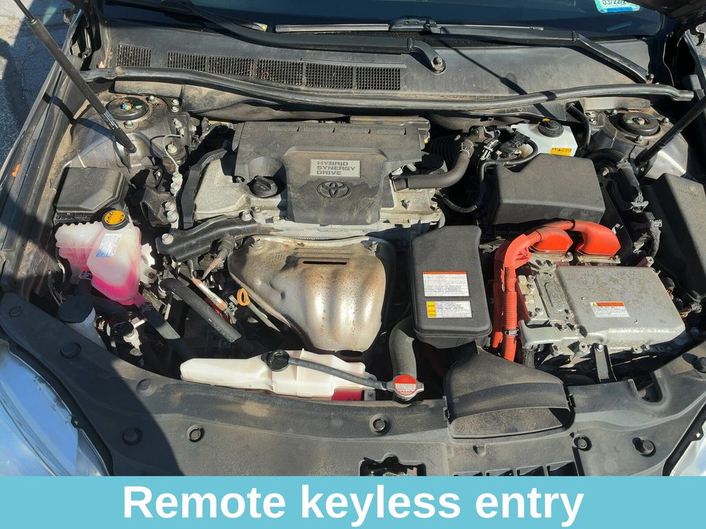2016 Toyota Camry Hybrid XLE photo 19
