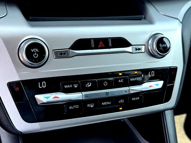 2021 Ford Explorer XLT photo 18