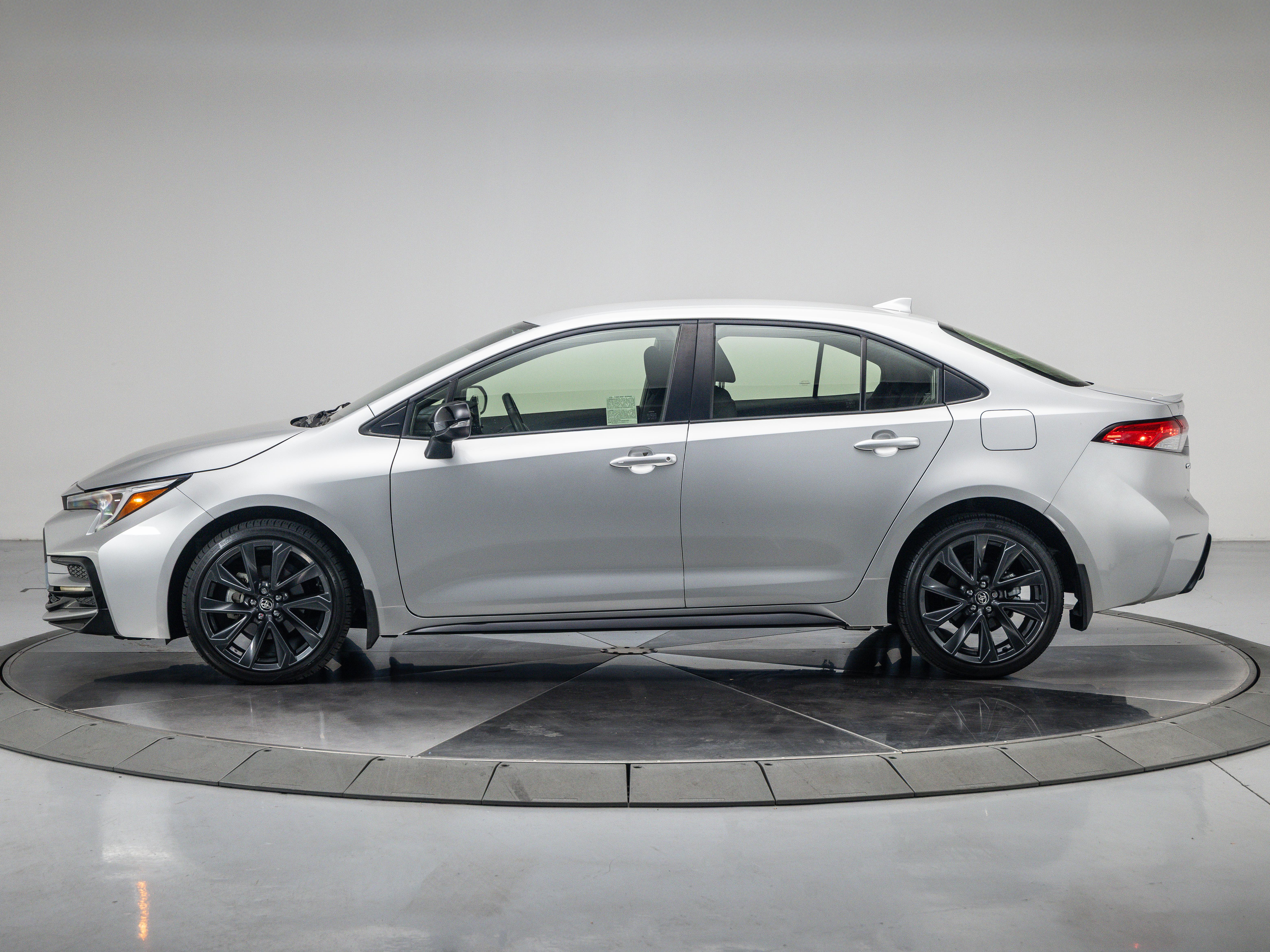 2024 Toyota Corolla Hybrid SE photo 2