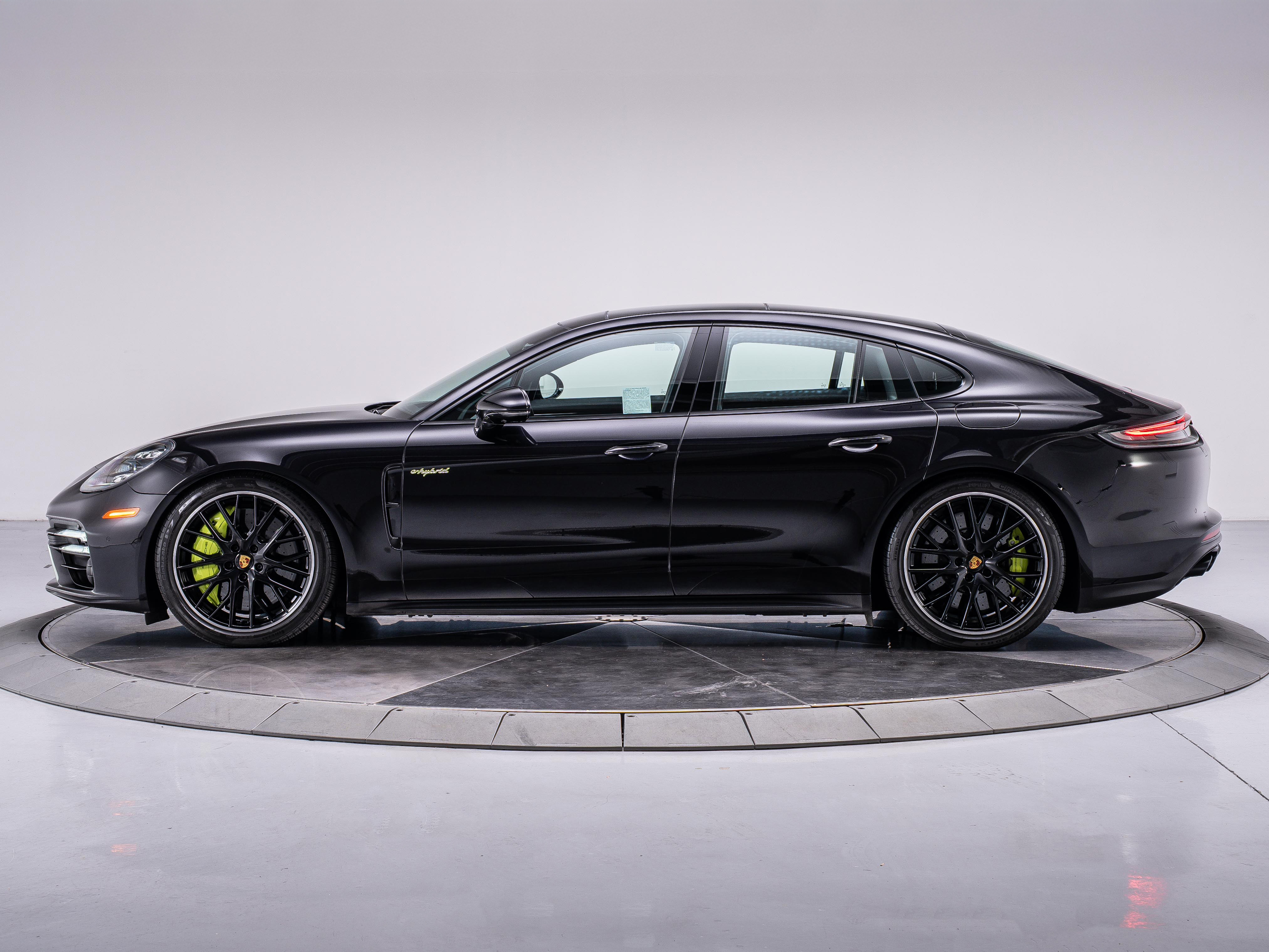 2023 Porsche Panamera Turbo S E-Hybrid photo 2