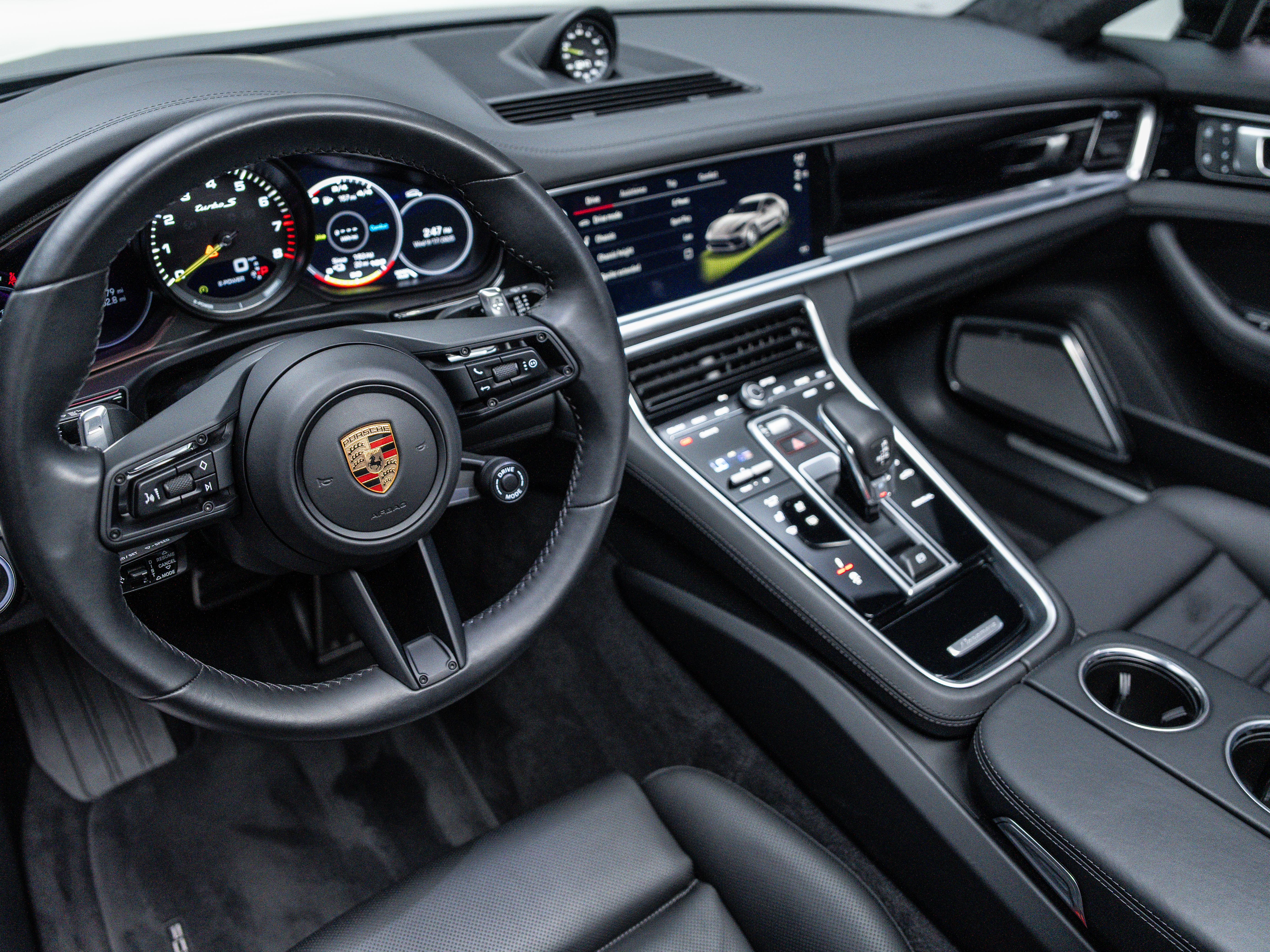 2023 Porsche Panamera Turbo S E-Hybrid photo 4