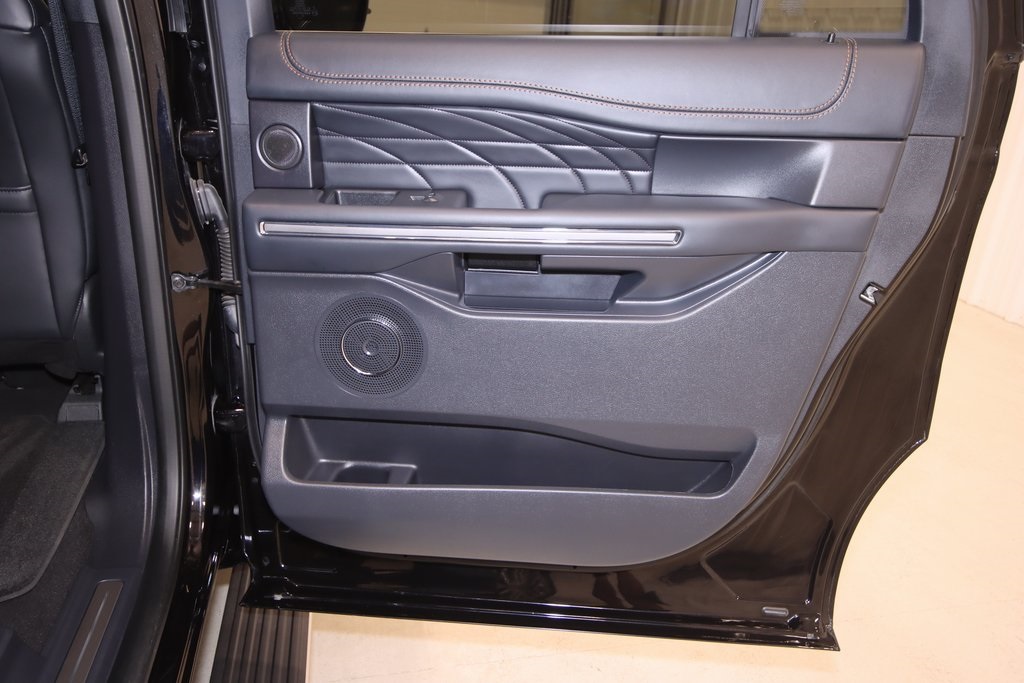 2024 Ford Expedition MAX Platinum photo 16