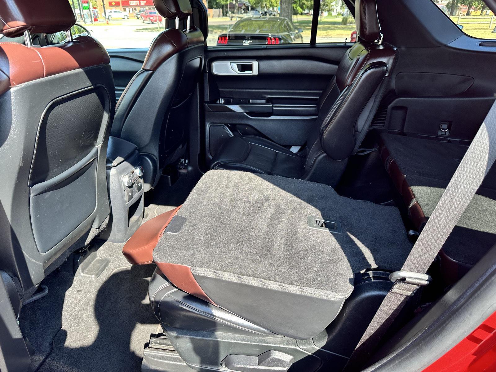 2020 Ford Explorer Platinum photo 13