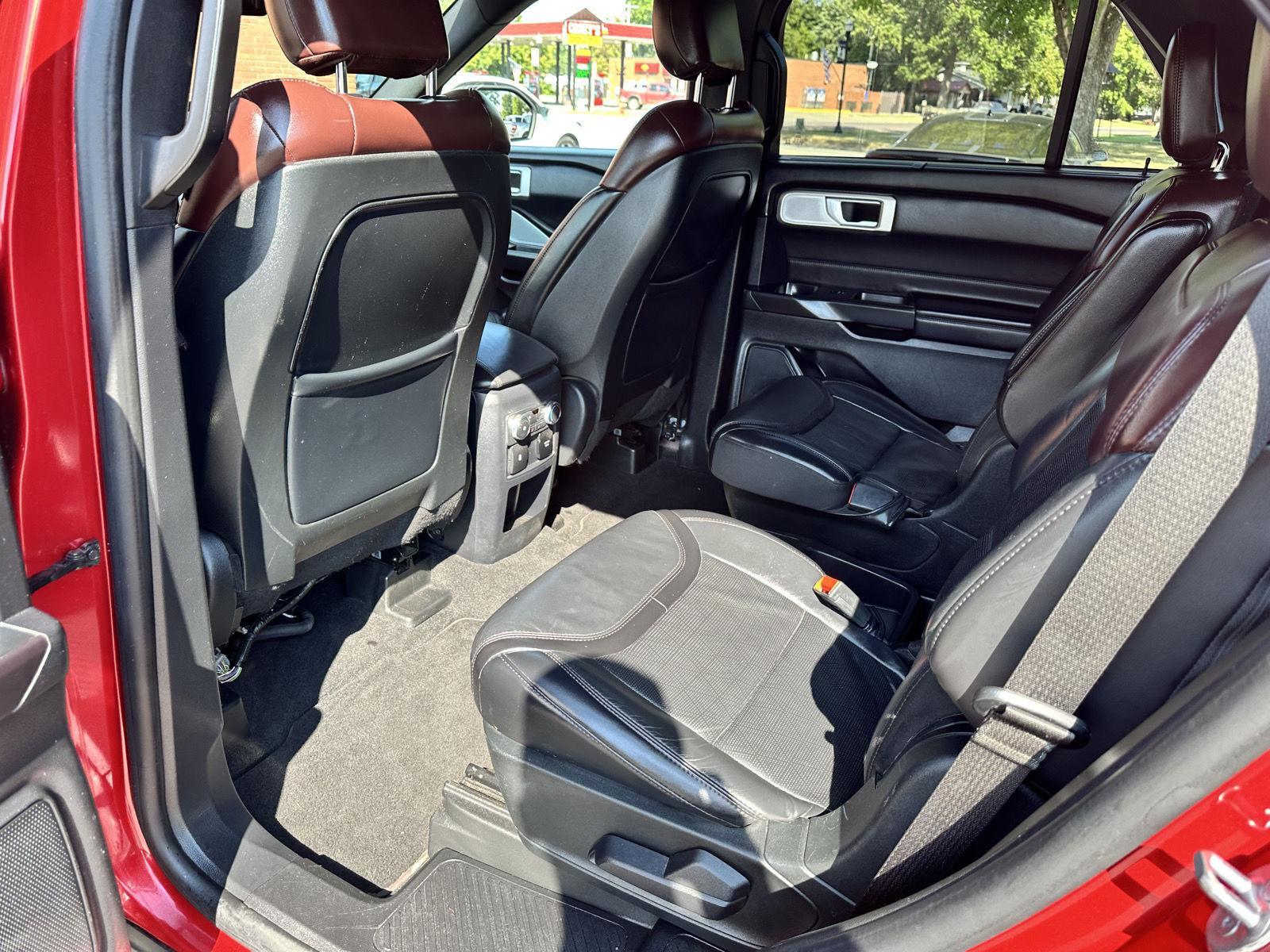 2020 Ford Explorer Platinum photo 15