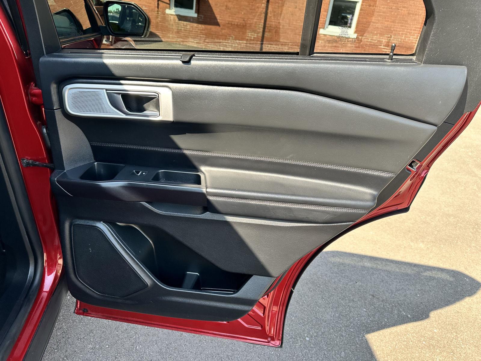 2020 Ford Explorer Platinum photo 21