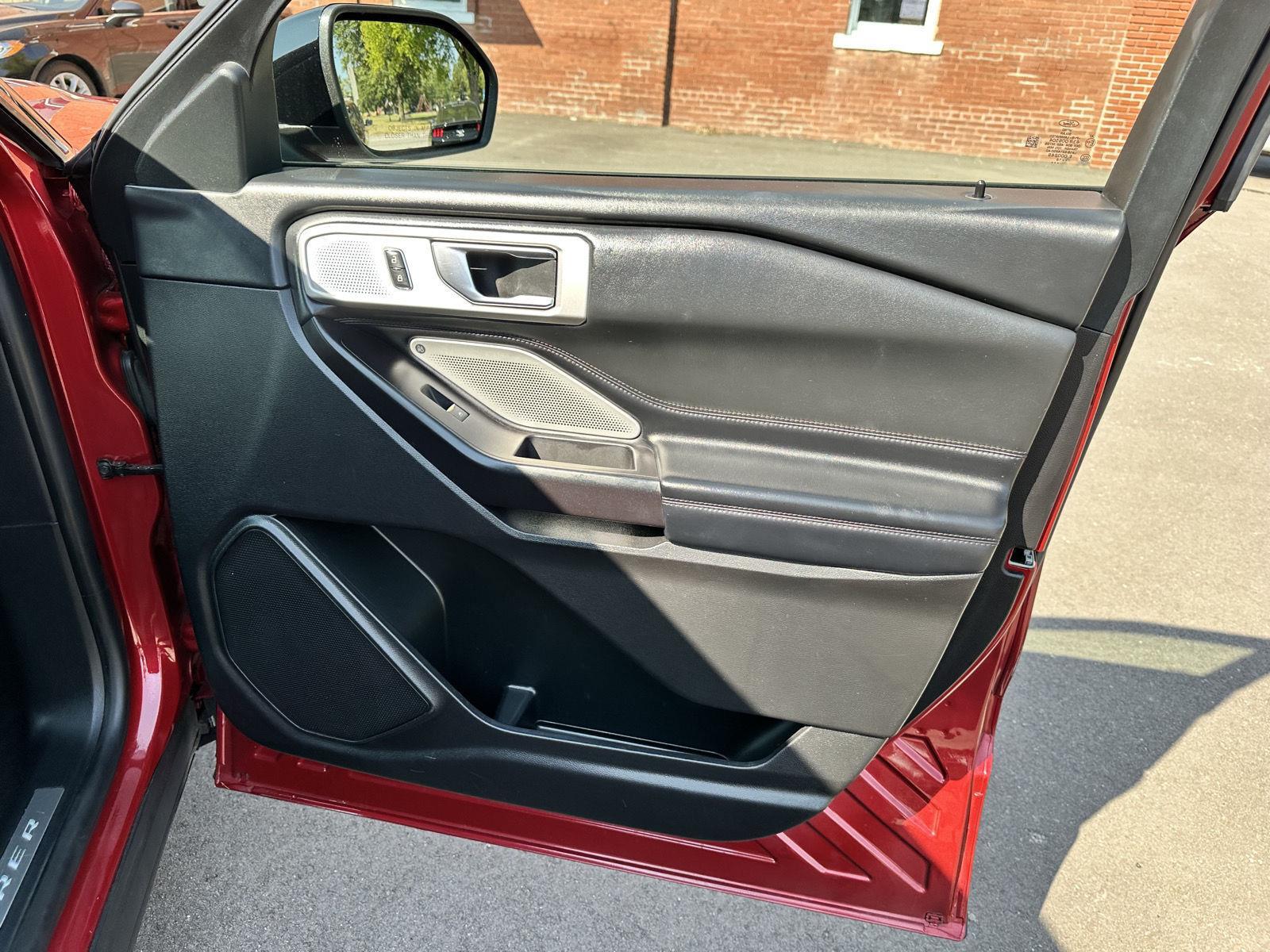 2020 Ford Explorer Platinum photo 22