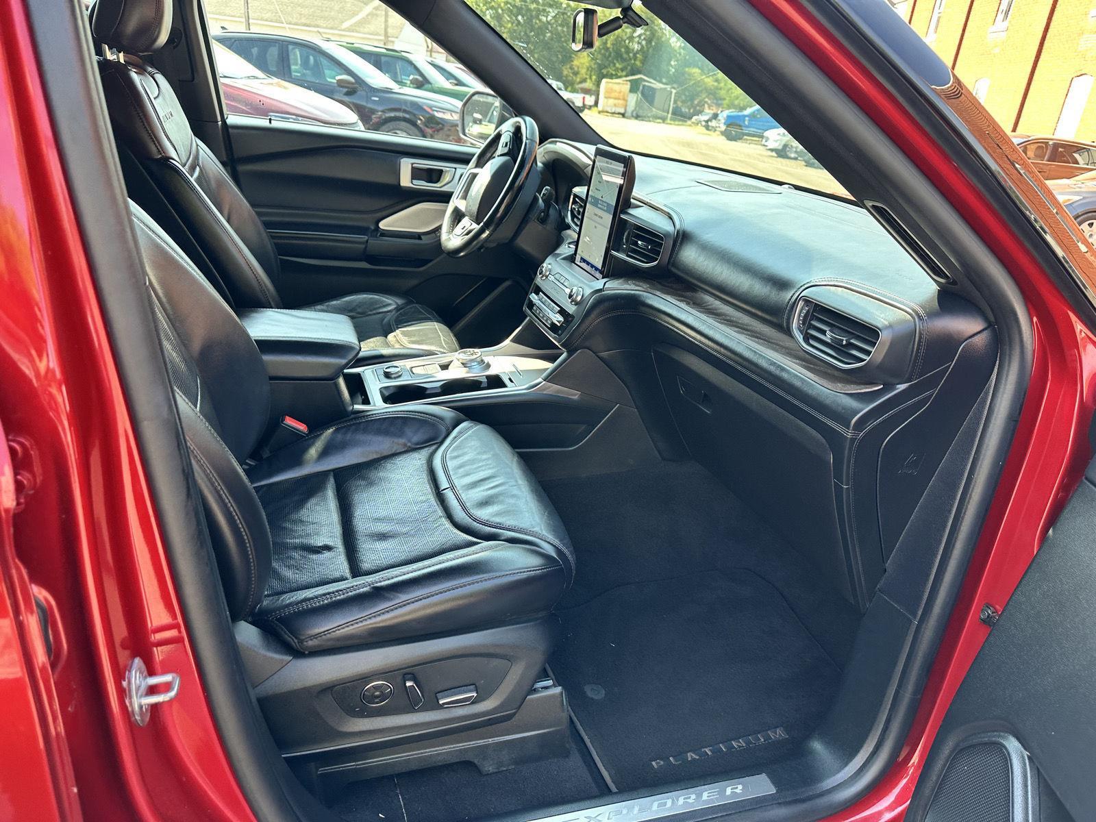 2020 Ford Explorer Platinum photo 23