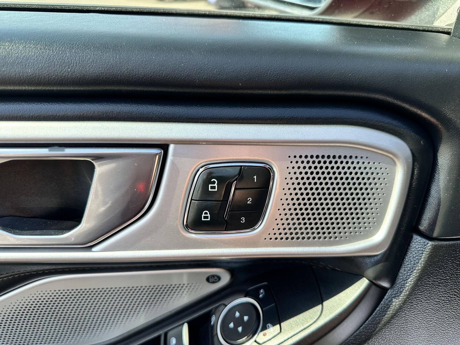 2020 Ford Explorer Platinum photo 25