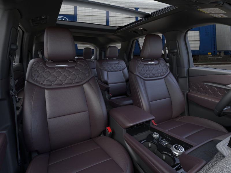 2025 Ford Explorer Platinum photo 2